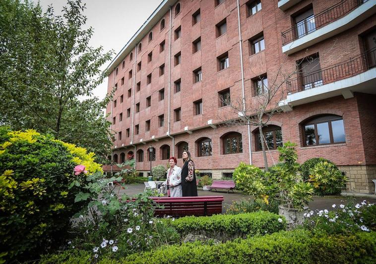 Las Hermanitas de los Pobres venden su residencia de ancianos tras siglo y medio de presencia en Atxuri